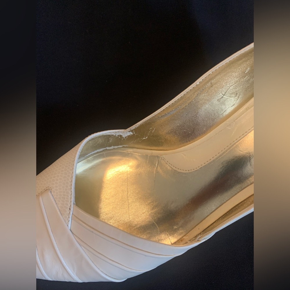Naturalizer Peep Toes Pump Shoes. Women. Cream and Gold. Size 8.5 M. - Picture 7 of 10